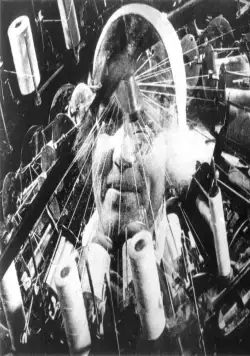 Человек с киноаппаратом (1929) через торрент бесплатно Человек с киноаппаратом (1929) фильм через торрент бесплатно