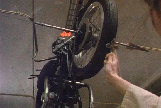 Я купил мотоцикл-вампир (1990) через торрент скачать Я купил мотоцикл-вампир (1990) фильм через торрент скачать