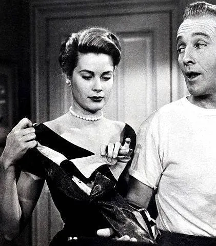 Деревенская девушка (1954) через торрент скачать Деревенская девушка (1954) фильм через торрент скачать