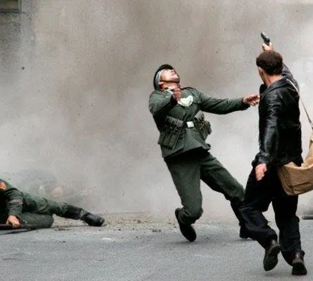 Армия преступников (2009) через торрент скачать Армия преступников (2009) фильм через торрент скачать