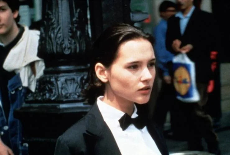 Одинокая девушка (1995) через торрент бесплатно Одинокая девушка (1995) фильм через торрент бесплатно