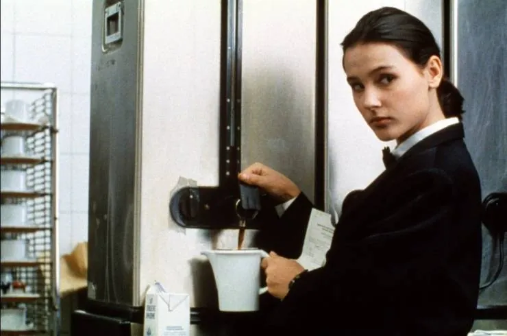 Одинокая девушка (1995) через торрент скачать Одинокая девушка (1995) фильм через торрент скачать