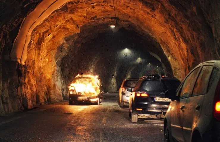 Туннель: Опасно для жизни (2019) через торрент скачать Туннель: Опасно для жизни (2019) фильм через торрент скачать