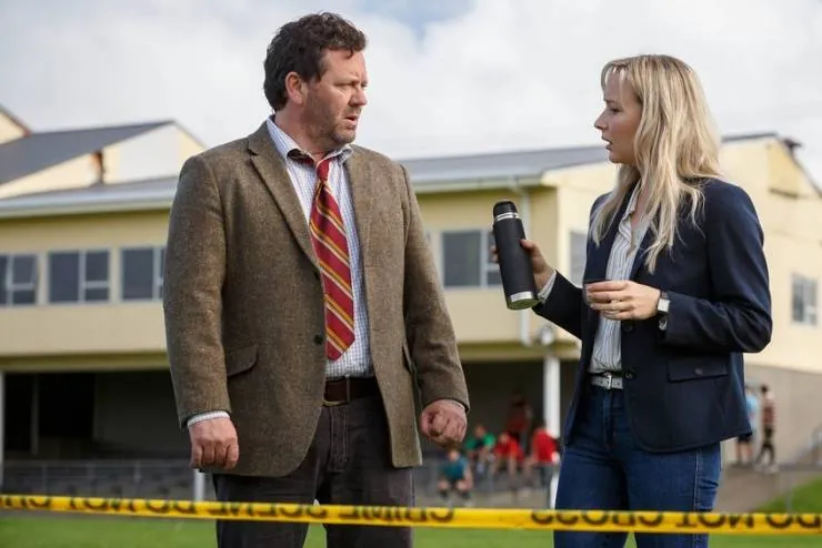 Тайны Броукенвуда (2014) через торрент скачать Тайны Броукенвуда (2014) сериал через торрент скачать