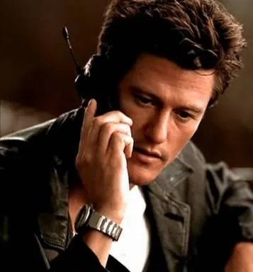 Человек-невидимка (2000) через торрент скачать Человек-невидимка (2000) сериал через торрент скачать