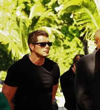 Кто-то смотрит на тебя (2010) в хорошем качестве через торрент Кто-то смотрит на тебя (2010) сериал в хорошем качестве через торрент