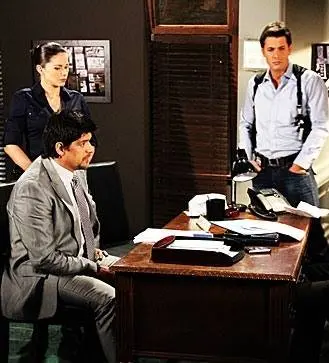 Кто-то смотрит на тебя (2010) через торрент скачать Кто-то смотрит на тебя (2010) сериал через торрент скачать