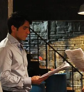 Кто-то смотрит на тебя (2010) через торрент бесплатно Кто-то смотрит на тебя (2010) сериал через торрент бесплатно