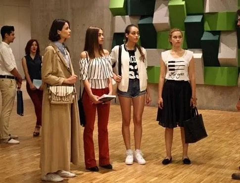 Милые обманщицы (2015) в хорошем качестве через торрент Милые обманщицы (2015) сериал в хорошем качестве через торрент