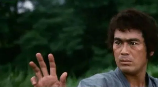 Обреченный на одиночество (1975) через торрент скачать Обреченный на одиночество (1975) фильм через торрент скачать