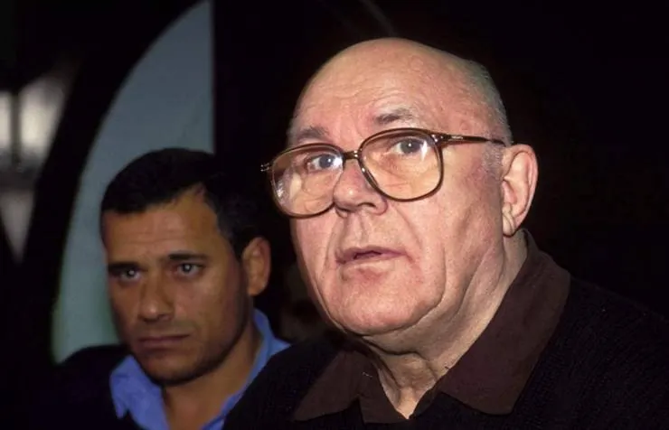 Дьявол по соседству (2019) через торрент скачать Дьявол по соседству (2019) сериал через торрент скачать