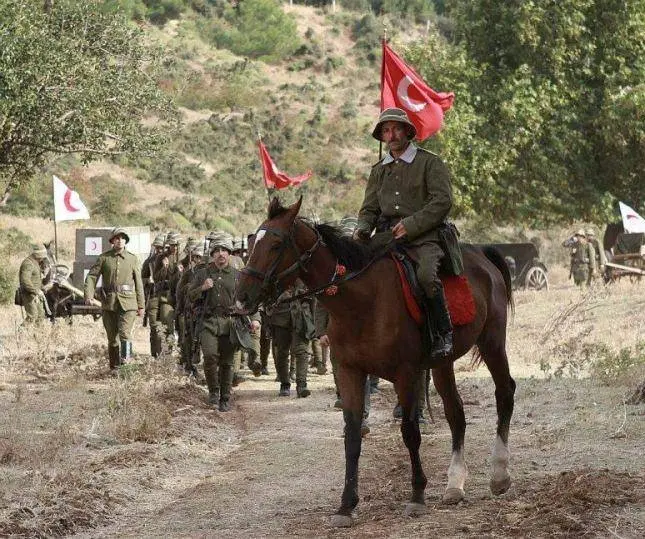 Конец дороги в Чанаккале (2013) через торрент скачать Конец дороги в Чанаккале (2013) фильм через торрент скачать