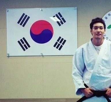 Доктор чемпионов (2010) через торрент бесплатно Доктор чемпионов (2010) сериал через торрент бесплатно