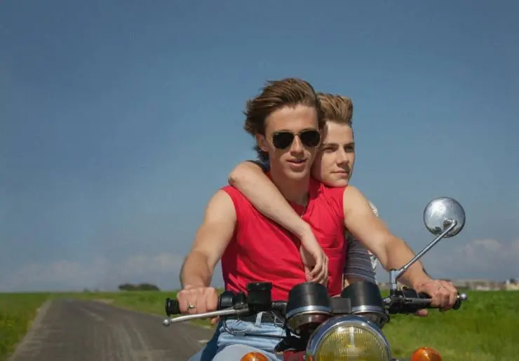 Лето'85 (2020) через торрент скачать Лето'85 (2020) фильм через торрент скачать