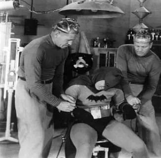 Бэтмен (1943) через торрент скачать Бэтмен (1943) сериал через торрент скачать