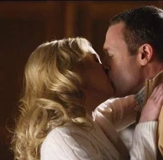 Люди в деревьях (2006) через торрент бесплатно Люди в деревьях (2006) сериал через торрент бесплатно