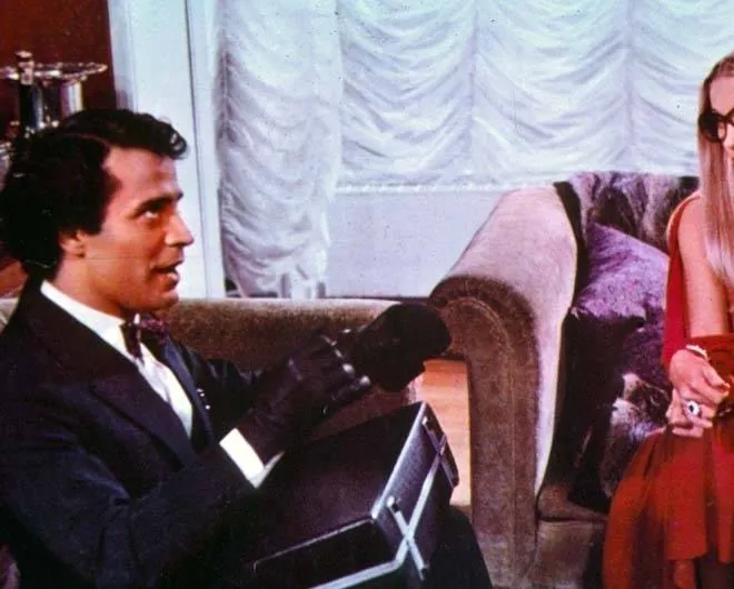 Сорок градусов под простыней (1976) через торрент бесплатно Сорок градусов под простыней (1976) фильм через торрент бесплатно