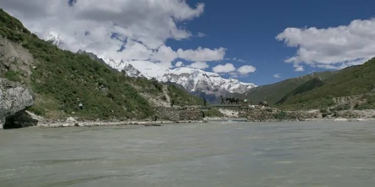 Лунана: Як в классной комнате (2019) через торрент скачать Лунана: Як в классной комнате (2019) фильм через торрент скачать