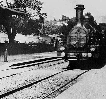 Прибытие поезда на вокзал города Ла-Сьота (1895) через торрент скачать Прибытие поезда на вокзал города Ла-Сьота (1895) фильм через торрент скачать