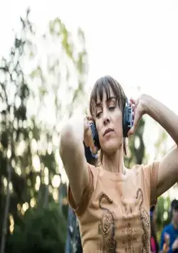 Тихая вечеринка (2019) через торрент скачать Тихая вечеринка (2019) фильм через торрент скачать