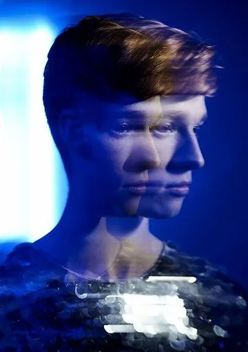 Блестки в голубой комнате / Sequin in a Blue Room (2019) фильм скачать через торрент в хорошем качестве