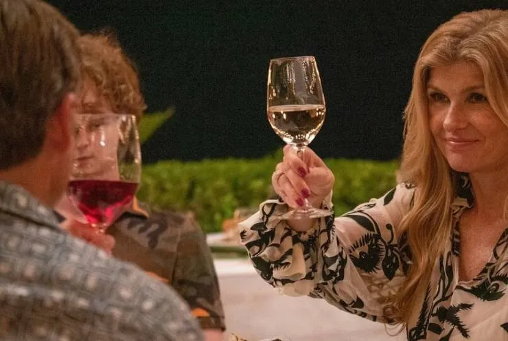 Белый лотос (2021) через торрент бесплатно Белый лотос (2021) сериал через торрент бесплатно