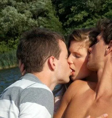 Больше, чем дружба (2013) через торрент бесплатно Больше, чем дружба (2013) фильм через торрент бесплатно