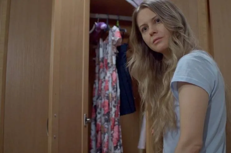 Она на меня смотрит (2020) в хорошем качестве через торрент Она на меня смотрит (2020) фильм в хорошем качестве через торрент