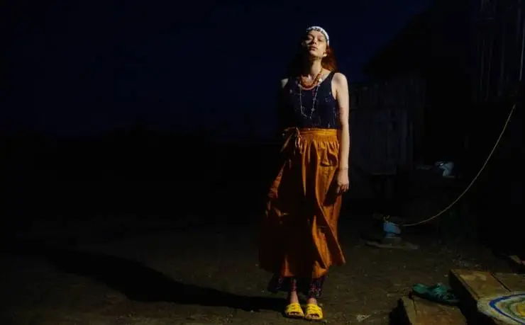 Тонкой нитью (2023) через торрент скачать Тонкой нитью (2023) фильм через торрент скачать