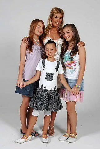 Селена / Selena (2006) cериал скачать через торрент в хорошем качестве