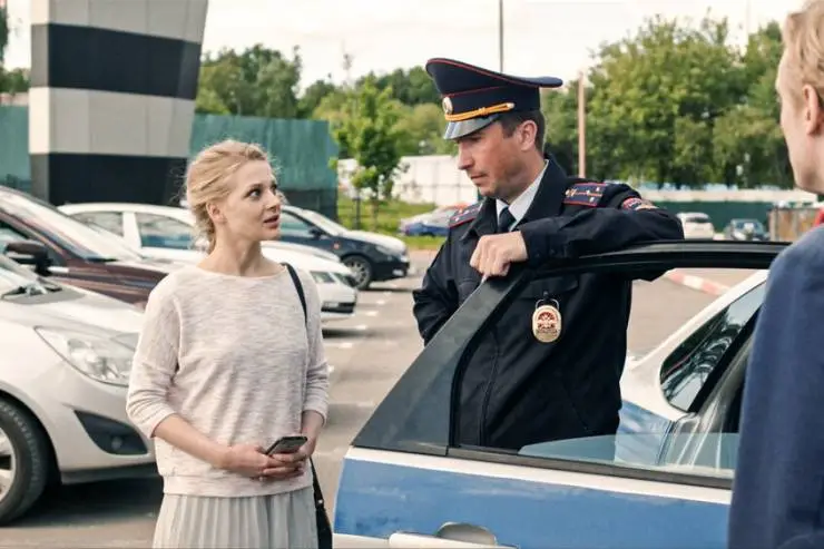 Любовь и другие иллюзии (2021) через торрент скачать Любовь и другие иллюзии (2021) сериал через торрент скачать