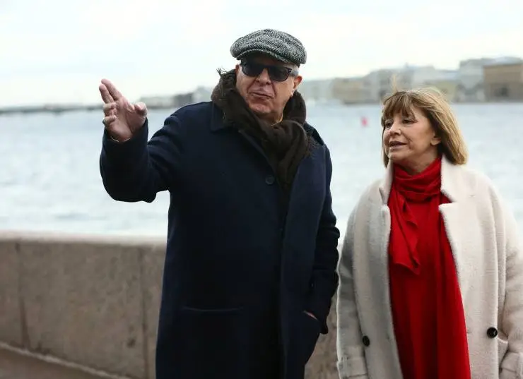 Тетя Люси (2021) через торрент скачать Тетя Люси (2021) сериал через торрент скачать