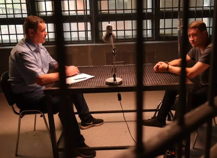 Под защитой (2022) через торрент бесплатно Под защитой (2022) сериал через торрент бесплатно