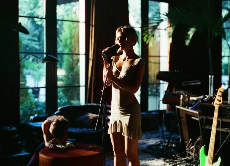 Кумир (2023) через торрент скачать Кумир (2023) сериал через торрент скачать