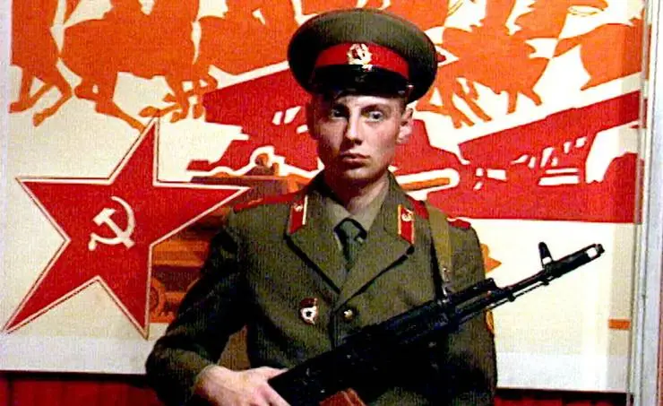 Россия 1985-1999: TraumaZone (2022) через торрент скачать Россия 1985-1999: TraumaZone (2022) сериал через торрент скачать