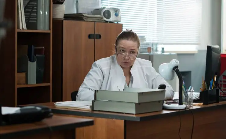 Лаборантка (2022) через торрент бесплатно Лаборантка (2022) сериал через торрент бесплатно