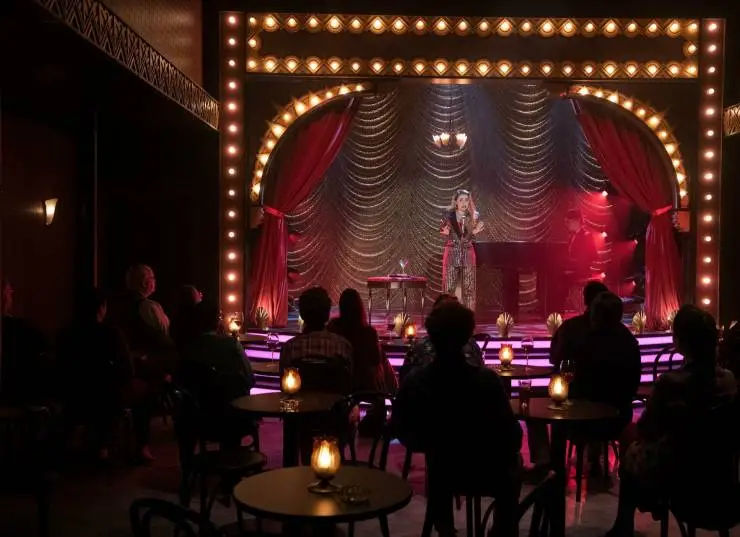 Тут наверху (2023) через торрент скачать Тут наверху (2023) сериал через торрент скачать