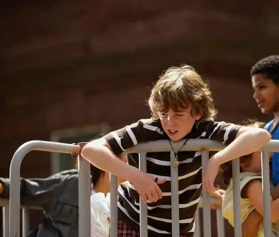 Двор (2011) через торрент скачать Двор (2011) сериал через торрент скачать