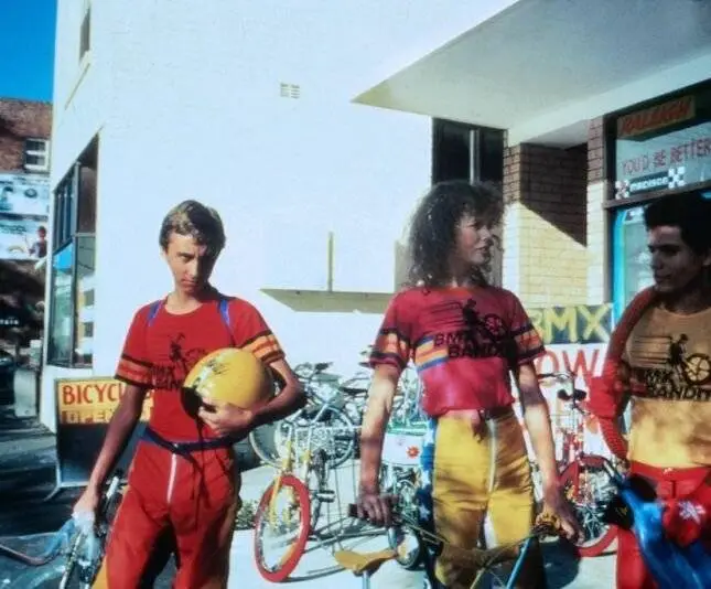 Бандиты на велосипедах (1983) через торрент скачать Бандиты на велосипедах (1983) фильм через торрент скачать