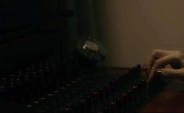 Тревожный звонок (2023) в хорошем качестве через торрент Тревожный звонок (2023) фильм в хорошем качестве через торрент