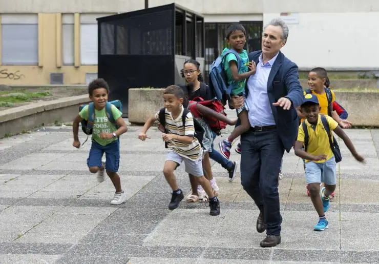 Спасите нашу школу (2022) через торрент бесплатно Спасите нашу школу (2022) фильм через торрент бесплатно