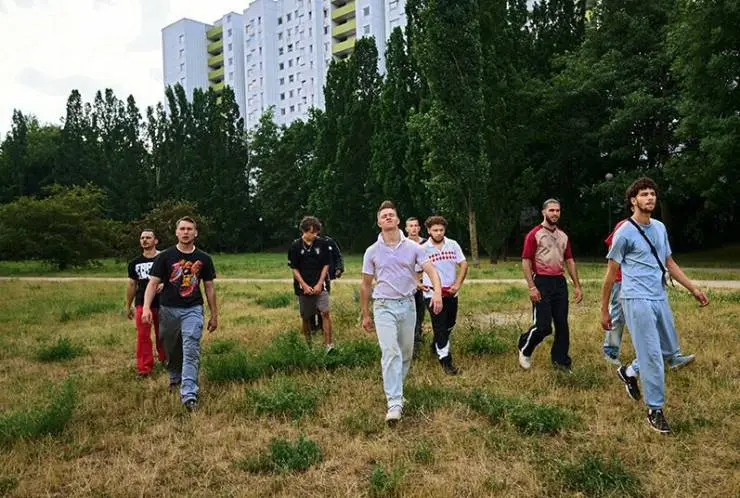 Солнце и бетон (2023) через торрент скачать Солнце и бетон (2023) фильм через торрент скачать