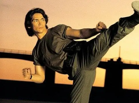 Беглецы компьютерных сетей (1995) через торрент бесплатно Беглецы компьютерных сетей (1995) фильм через торрент бесплатно