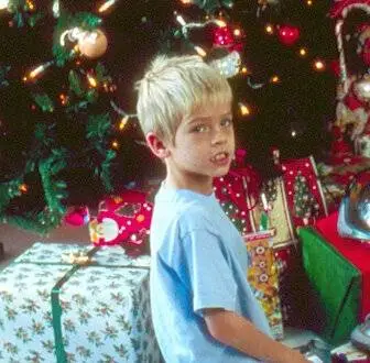 Я видел, как мама целовала Санта Клауса (2001) через торрент бесплатно Я видел, как мама целовала Санта Клауса (2001) фильм через торрент бесплатно