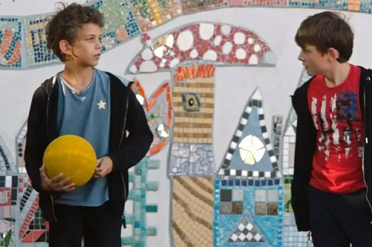 Девочки против мальчиков (2022) через торрент бесплатно Девочки против мальчиков (2022) фильм через торрент бесплатно