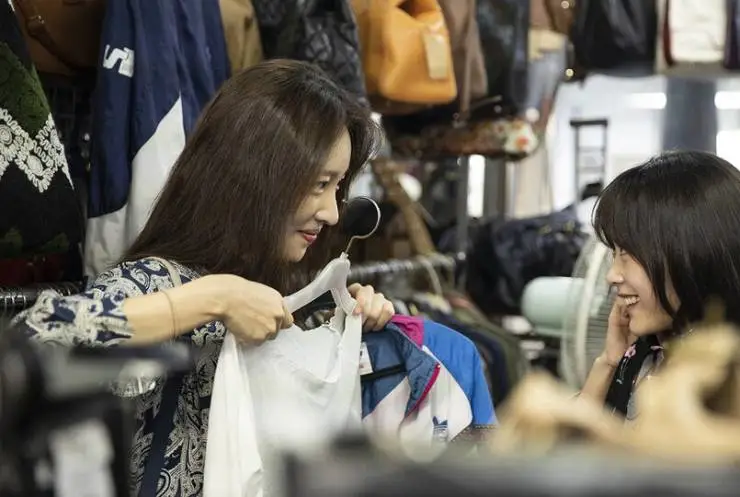 Взрослые не знают (2020) через торрент скачать Взрослые не знают (2020) фильм через торрент скачать