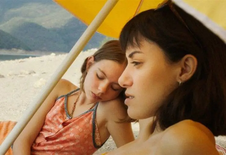 Друзья и незнакомцы (2021) через торрент скачать Друзья и незнакомцы (2021) фильм через торрент скачать