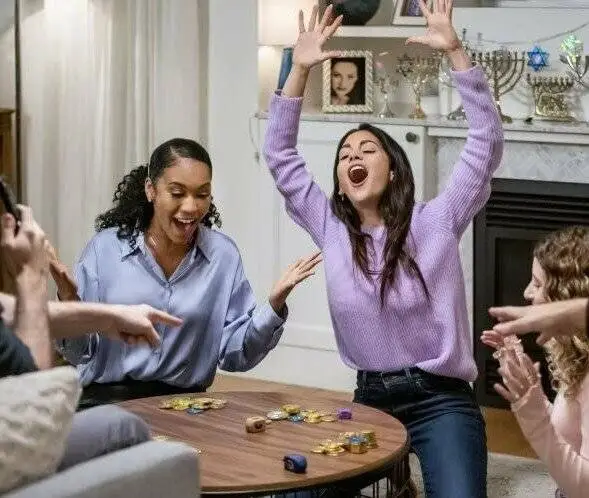 Восемь подарков на Хануку (2021) через торрент скачать Восемь подарков на Хануку (2021) фильм через торрент скачать