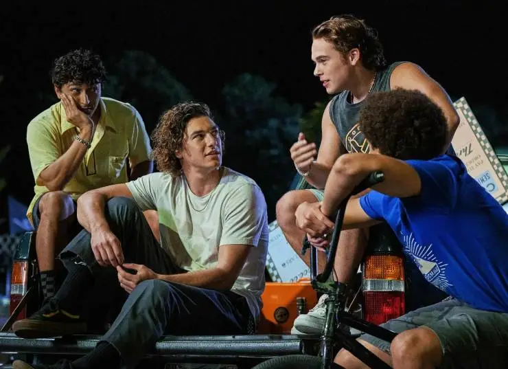 Прогулки вдвоём (2022) через торрент бесплатно Прогулки вдвоём (2022) фильм через торрент бесплатно