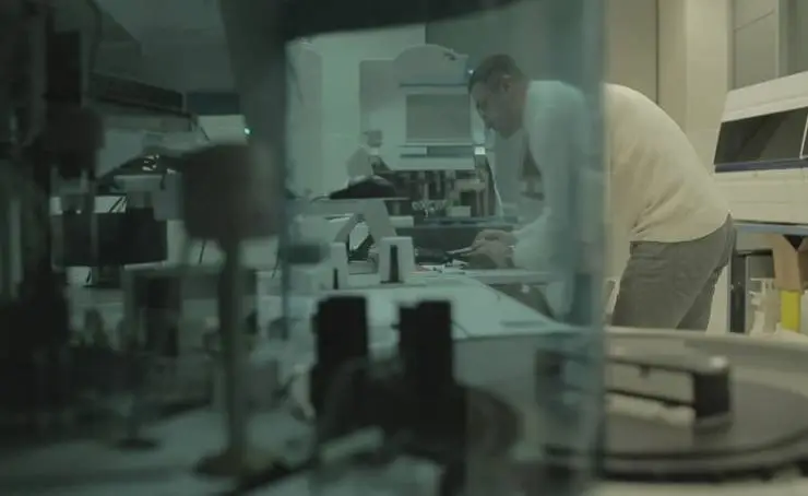 Во тьме (2022) через торрент скачать Во тьме (2022) фильм через торрент скачать